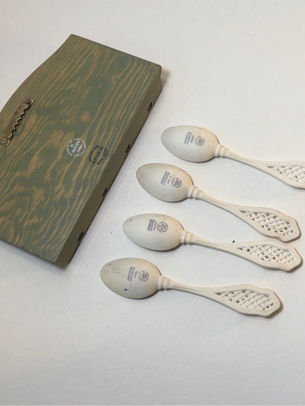 4 Avon Porcelain American Favorites Flower Spoons 1989 Lily Rose Pansy Daffodil - Picture 7 of 7